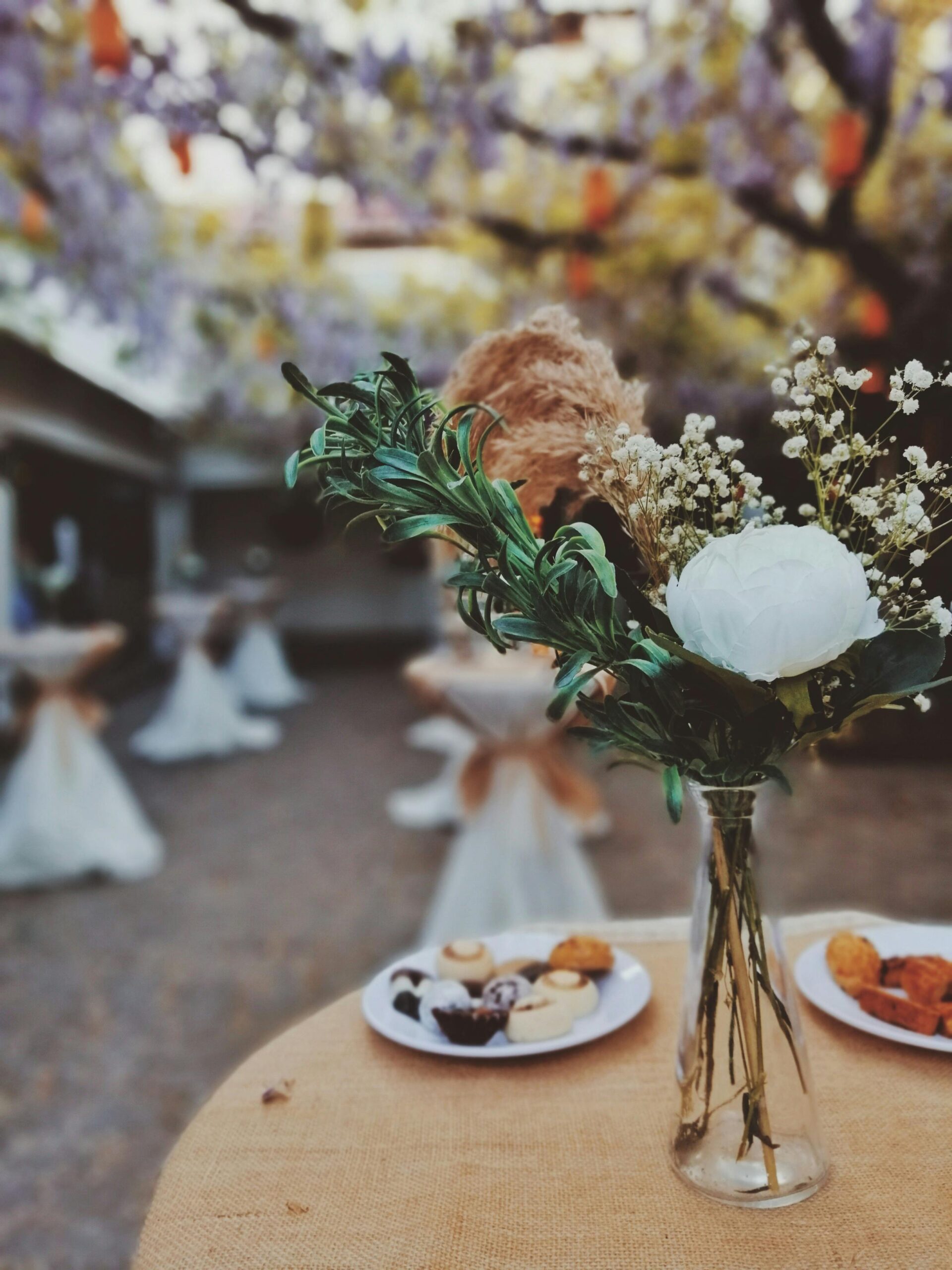 table with vase abd flowers